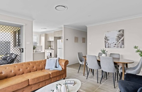 Cessnock Casa | Wine Country Cottage Stylish Family Getaway