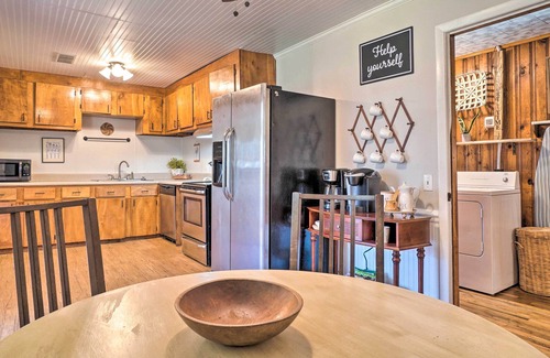 Dahlonega Casa | Wine Country Retreat w/ Fire Pit + Sunroom!