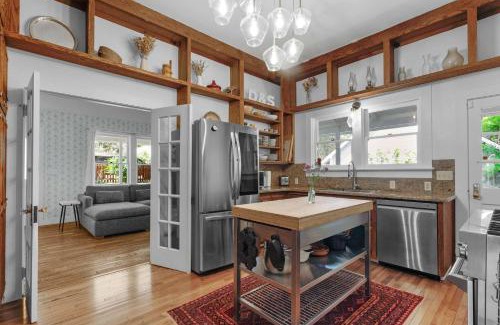 Guerneville Casa | Wine Country Retreat with Pool & Hot Tub - Dogs OK
