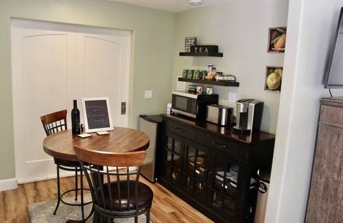 Santa Rosa Casa | Wine Country Retreat w Pool & Spa - Near Vineyards