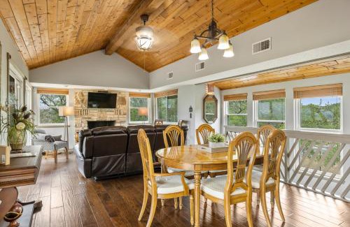 Spicewood Casa | Wine Country Retreat – with a lake view!