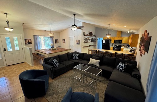 Paso Robles Villa | Wine Country Villa -- 9 bedroom, 4 bath, Sleeps 25+