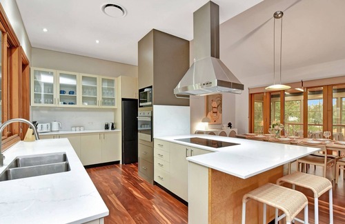 North Rothbury Casa | Wine, Dine and Relax - Central to Vineyards and Wedding Venues