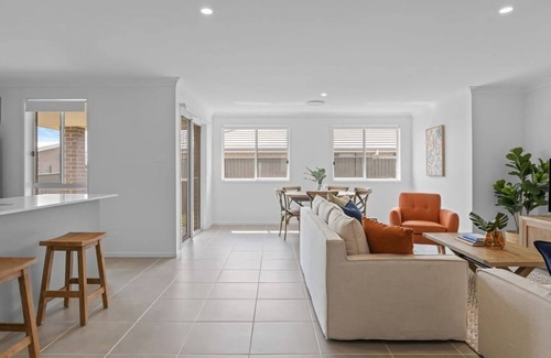 Cessnock Casa | Wine Down 700m walk to Cessnock CBD