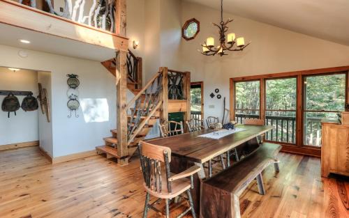 Big Canoe Casa | Wine Down Cottage - Mountain Views Sip Wine Fireside Watch Netflix Play Golf