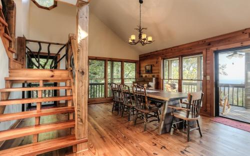 Big Canoe Casa | Wine Down Cottage - Mountain Views Sip Wine Fireside Watch Netflix Play Golf