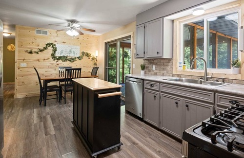 Fennville Casa | Wine Down Cottage - Near Wineries, Large Backyard