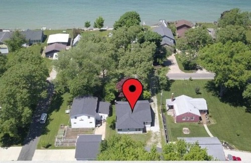 Madison Beach Cabaña | Wine|Lake|Geneva-On-The Lake|CLE