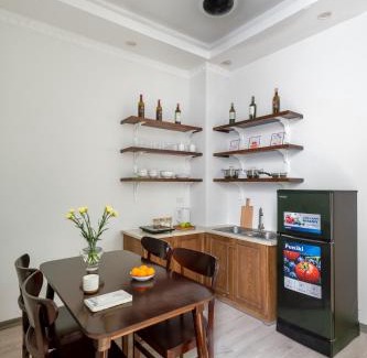 Trang Tien Casa | Wine Room# 1BRS#1 min to Hoan Kiem Lake#Balcony#Operahomestay# Netflix