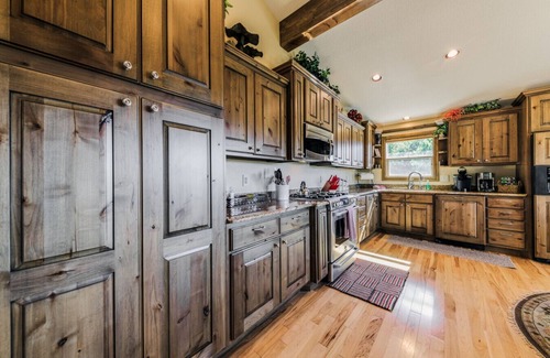 Ruidoso Chalet De Esquí | Wine & Wilderness: MTN Luxe Chalet/ Hot Tub/ Views