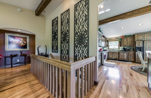 Ruidoso Chalet De Esquí | Wine & Wilderness: MTN Luxe Chalet/ Hot Tub/ Views