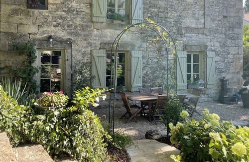 Curtil-Vergy Casa | Winegrower's house in the heart of the Burgundy vineyards