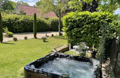 Curtil-Vergy Casa | Winegrower's house in the heart of the Burgundy vineyards