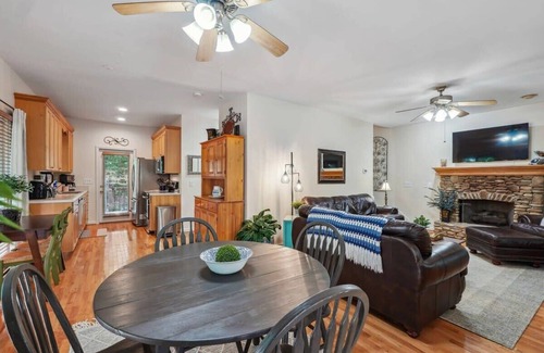 Dahlonega Cabina | Wineries/Grt WiFi/Min to Dahlonega/Slps 6