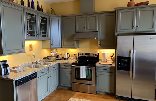 Geneva Apartamento | Wineries, Lake & Spire - Munger Lofts Boutique