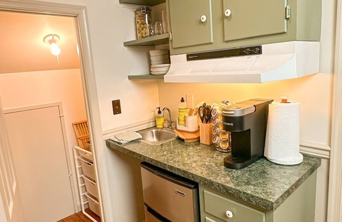 Nottingham Otro | Winery & Vineyard Loft with 1000+ acres of hiking. Farm with Goats & Horses
