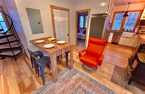 Glover Casa | Winfield Cottage: a hillside farm haven