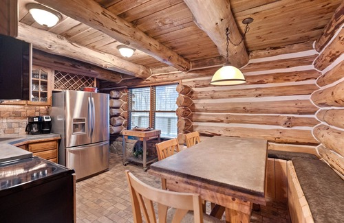 Ohiopyle Cabina | Wingard Lodge | 7BR, 5.5BA, Pool, Hot Tub, Gorgeous Log Cabin with Amazing Views!