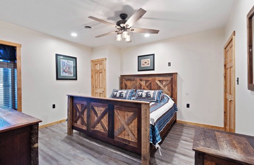 Ohiopyle Cabina | Wingard Lodge | 7BR, 5.5BA, Pool, Hot Tub, Gorgeous Log Cabin with Amazing Views!