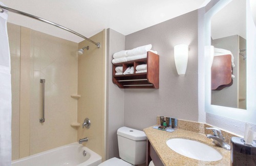 North Charleston Hotel | Wingate by Wyndham Charleston Coliseum