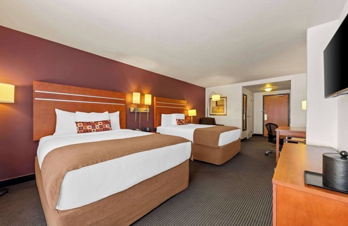Midnapore Hotel | Wingate by Wyndham Calgary