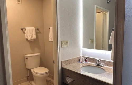 Dayton Hotel | Wingate by Wyndham Dayton North