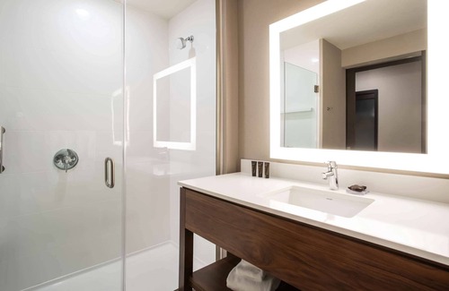 Dupont Hotel | Wingate by Wyndham Denver Airport