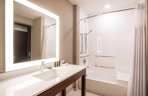 Dupont Hotel | Wingate by Wyndham Denver Airport