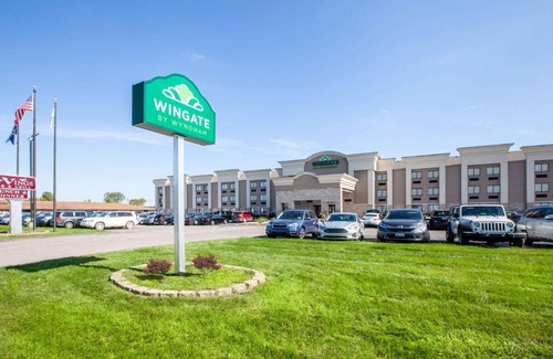 Romulus Hotel | Wingate by Wyndham Detroit Metro Airport