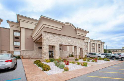 Romulus Hotel | Wingate by Wyndham Detroit Metro Airport