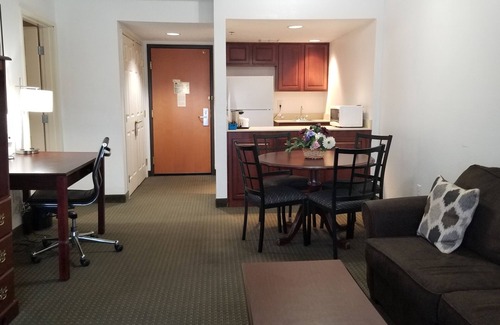 Wayne Hotel | Wingate by Wyndham Indianapolis Airport-Rockville Rd.