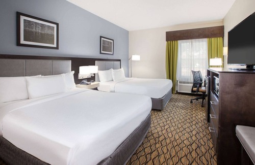 Roseville Hotel | Wingate by Wyndham Roseville/Detroit