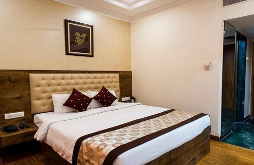 Mathura Hotel | Wingston A TreeHouse Hotel Mathura