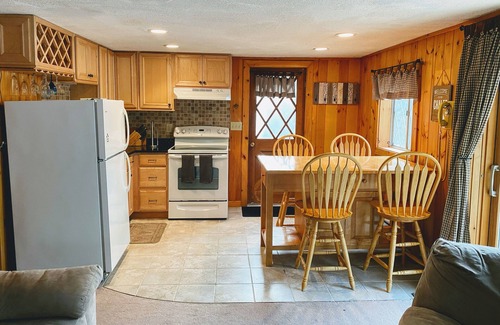 Moultonborough Chalet De Esquí | Winni Chalet w/ lake, beach, & boat launch access