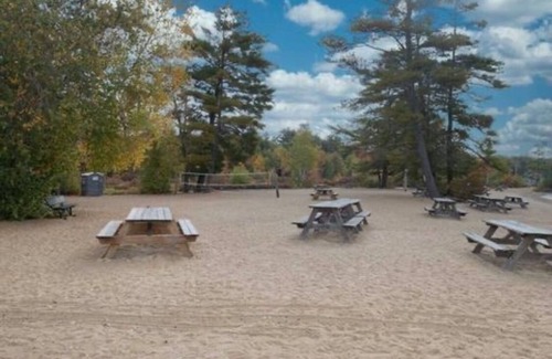 Moultonborough Chalet De Esquí | Winni Chalet w/ lake, beach, & boat launch access