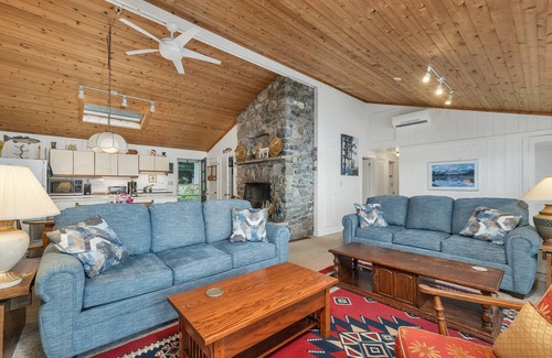 Meredith Casa | Winnipesaukee House and Guest House Sleeping 8 AUGUST SPECIAL RATES