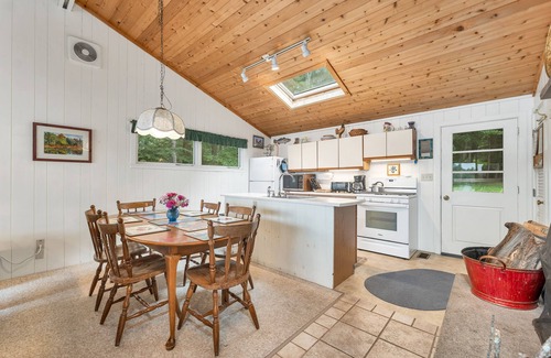Meredith Casa | Winnipesaukee House and Guest House Sleeping 8 AUGUST SPECIAL RATES