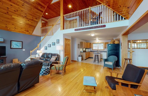 Moultonborough Casa | Winnipesaukee Lake Home for 12 with Large Sand Beach