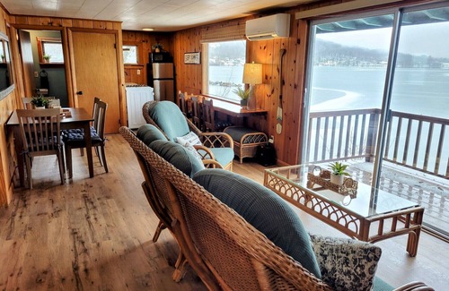 Laconia Cabina | Winnipesaukee Lakefront Cabin w/ Private Dock Slip