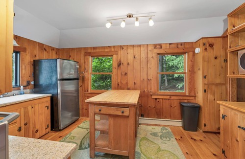 Meredith Casa | Winnipesaukee Log Home Sand Beach South Exposure Views Sleeps 8
