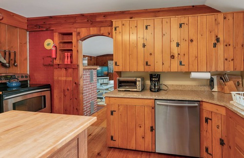 Meredith Casa | Winnipesaukee Log Home Sand Beach South Exposure Views Sleeps 8