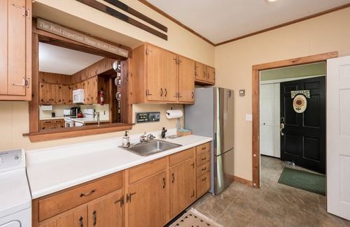 Melvin Village Casa | Winnipesaukee waterfront escape with private dock and guest cottage