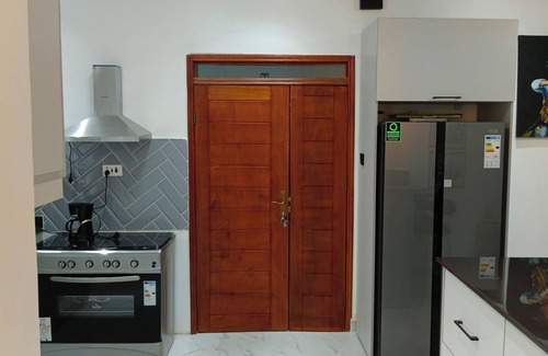 Entebbe Apartamento | Winslow Luxury apartments with Wifi connection and a gorgeous Lake sunset view.