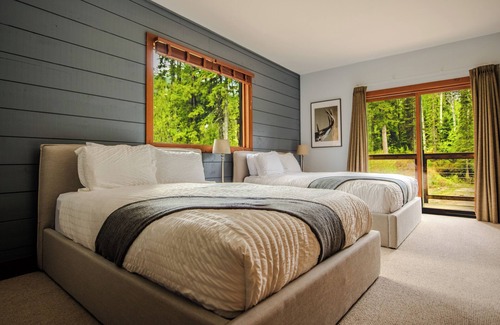 Golden Cabina | Winston Lodge