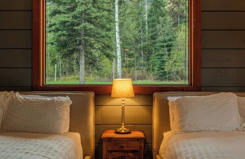 Golden Cabina | Winston Lodge