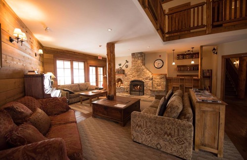 Golden Cabina | Winston Lodge