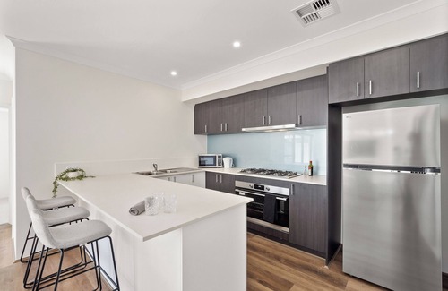 Mandurah Casa | Winter Family-Friendly Getaway | Sleeps 5 | Ping Pong | BBQ | Office Desk