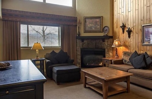 Banner Elk Complejo | Winter get-away in charming 2-bedroom loft in beautiful Banner Elk.