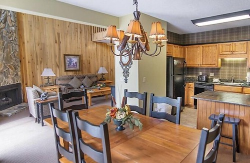 Banner Elk Complejo | Winter get-away in charming 2-bedroom loft in beautiful Banner Elk.