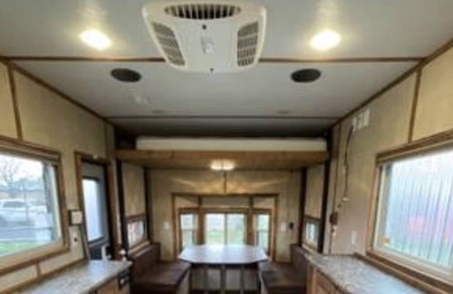 Balsam Lake Alquiler De RV | Winter Glamping in a heated 21’ Ice Castle